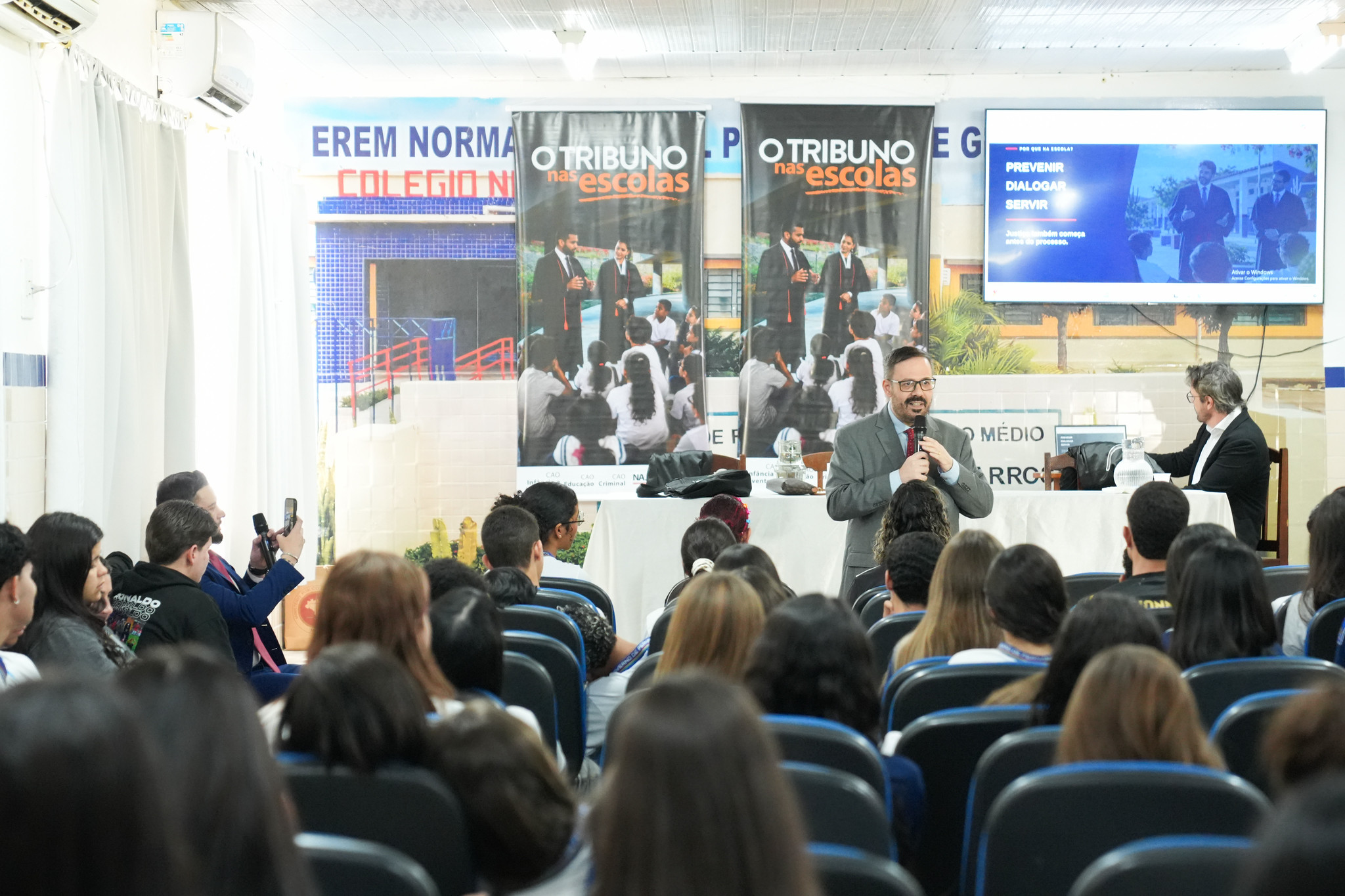 Fotografia da apresentação do projeto O Tribuno nas Escolas 