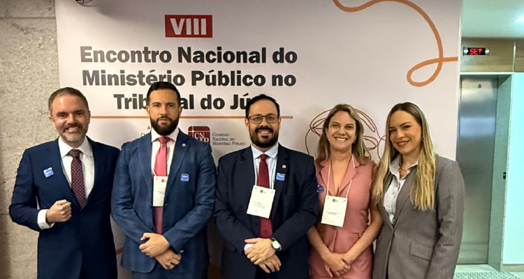 Fotografia dos participantes do MPPE posando lado a lado