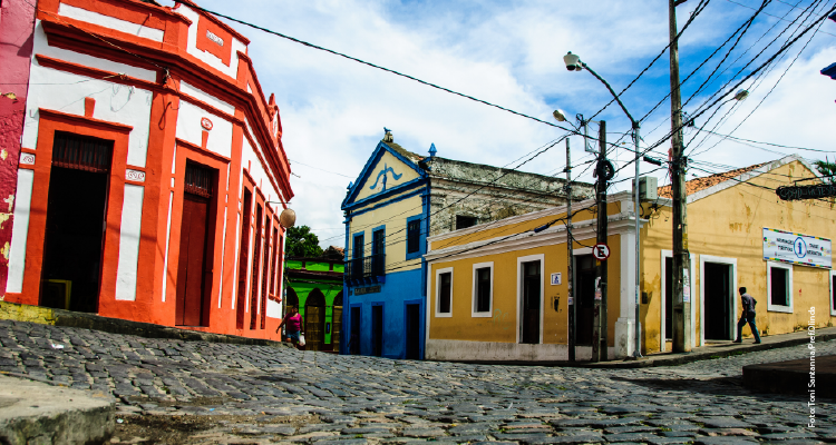 Fotografia do casario colorido do centro histórico de Olinda