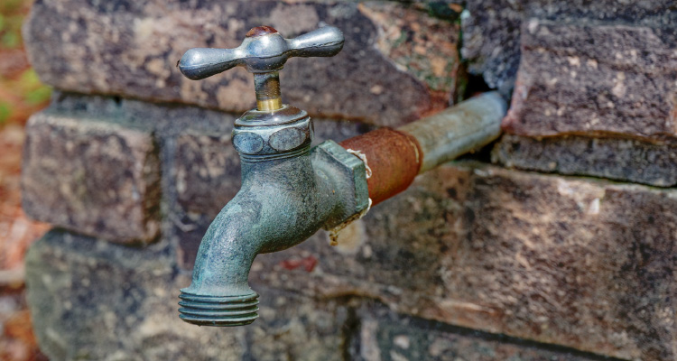 Imagem de torneira em parede 