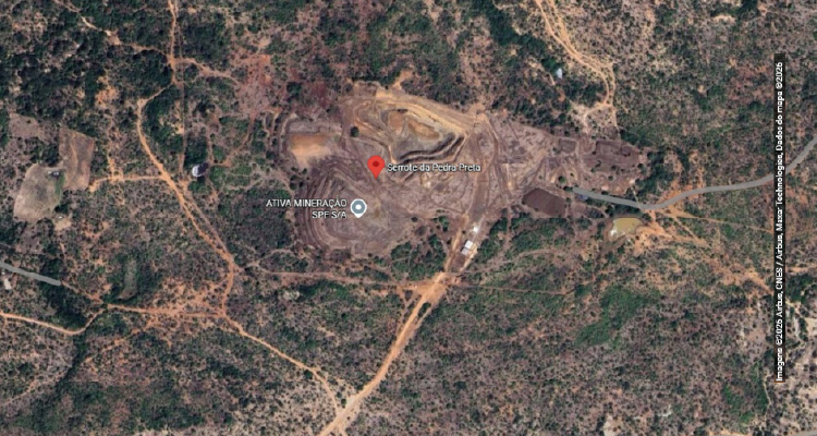 Fotografia aérea de trecho de terra desmatado