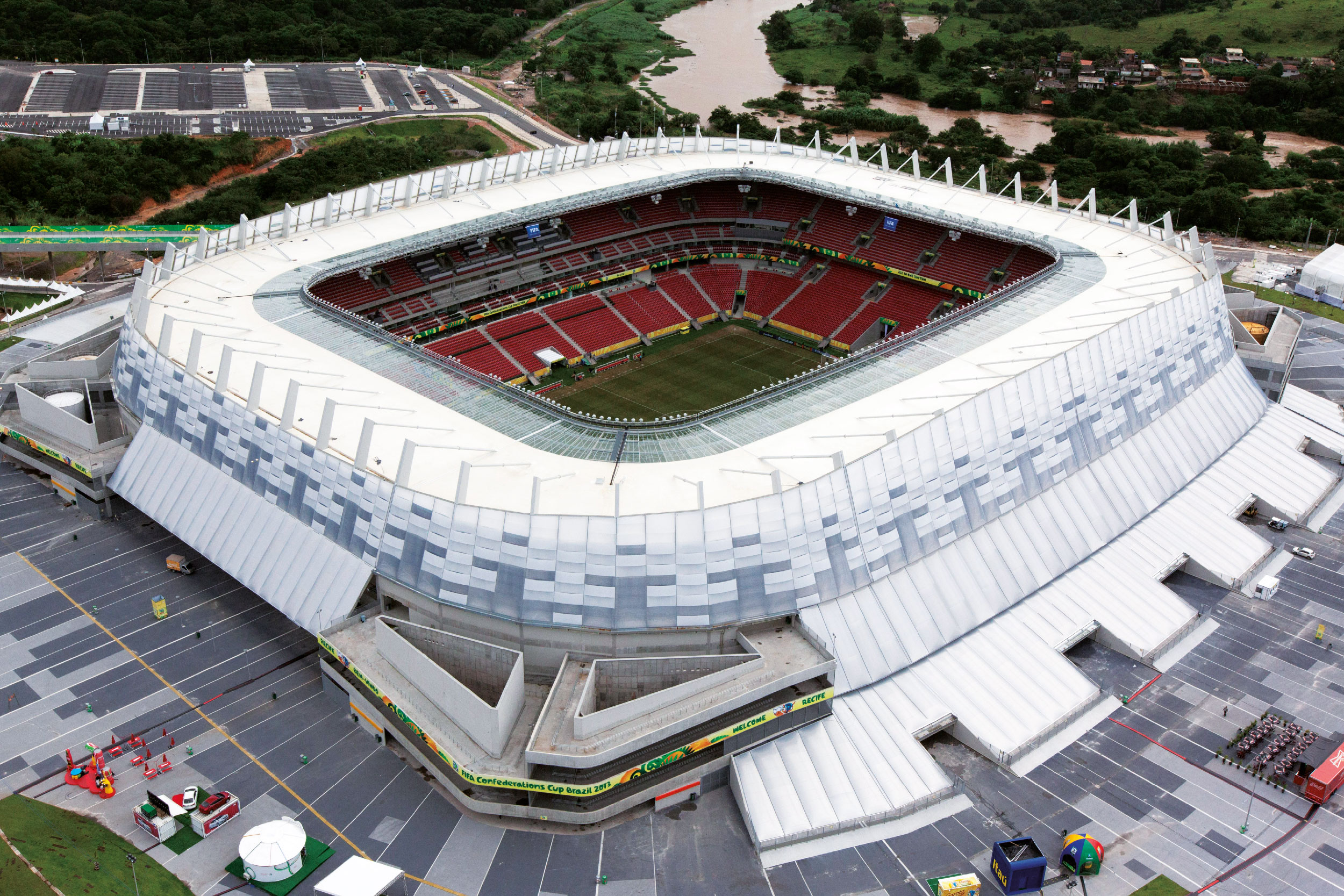 Fotografia aérea da Arena de Pernambuco