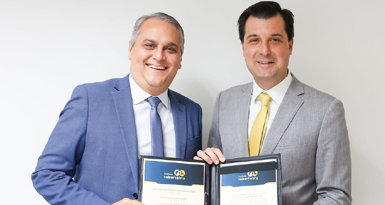 Fotografia de José Paulo Xavier ao lado de Pedro Maia