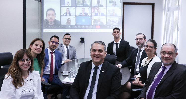 Foto de integrantes da gestão do MPPE com novos PJs