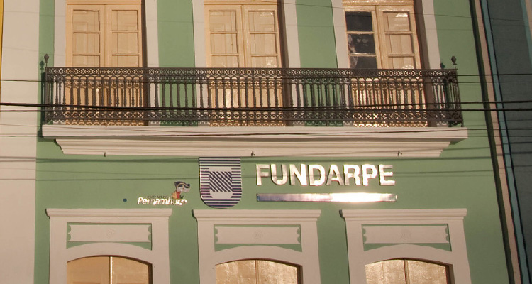 Fotografia de fachada com o letreiro "Fundarpe"