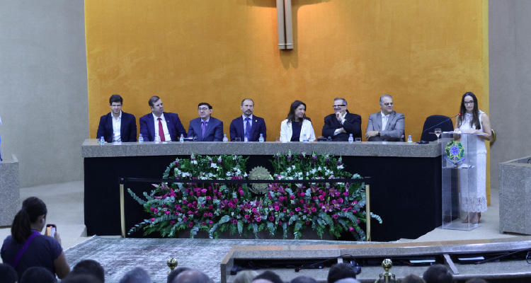 Fotografia de mesa de honra da posse