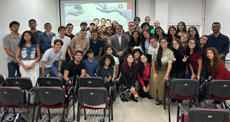 Fotografia de participantes todos juntos 