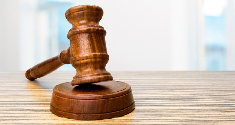 Imagem de martelo de tribunal