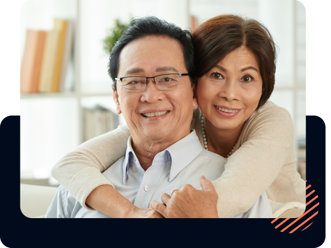 Médica atendendo idoso